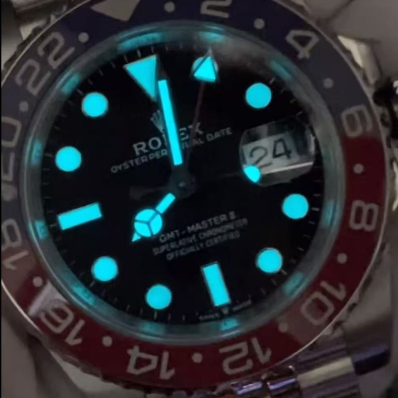 Dial luminous ice blue