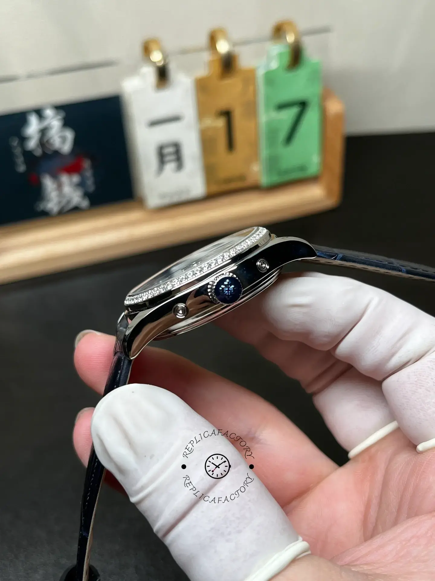 1:1 Clone Patek Philippe Complications Annual Calendar Diamond-Set Dark Blue Dial 5147G-001
