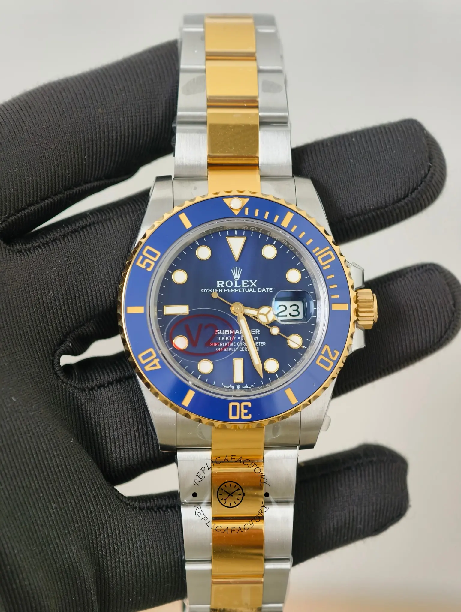 Replica Rolex Submariner Date 116613LB Two Tone Blue Dial 40mm Mens Watch