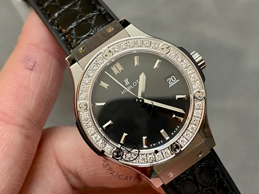 Hublot Classic Fusion 581.NX.1171.LR.1104 dial close-up, applied markers and diamond bezel detail.