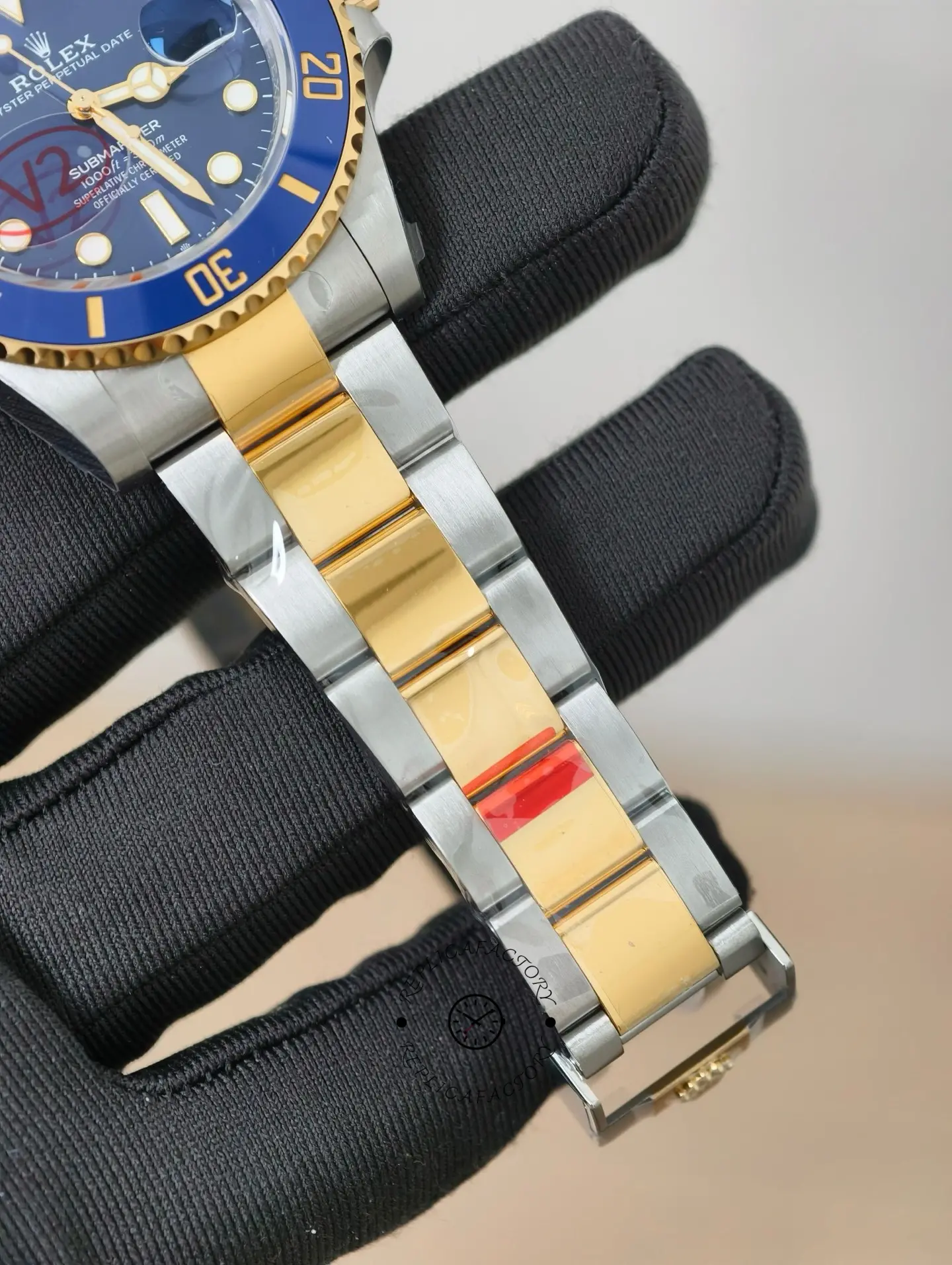Replica Rolex Submariner Date 116613LB Two Tone Blue Dial 40mm Mens Watch