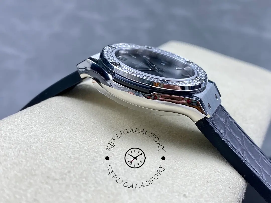 Hublot Classic Fusion 581.NX.7071.LR.1104 33mm Grey Lady Replica Watch