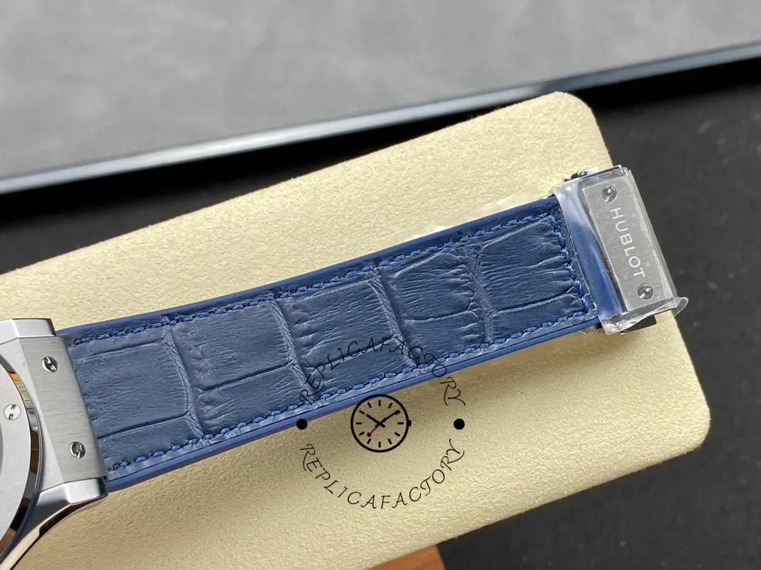 Buckle end close-up of Hublot Classic Fusion 542.NX.7170.LR showing blue strap and metal clasp.