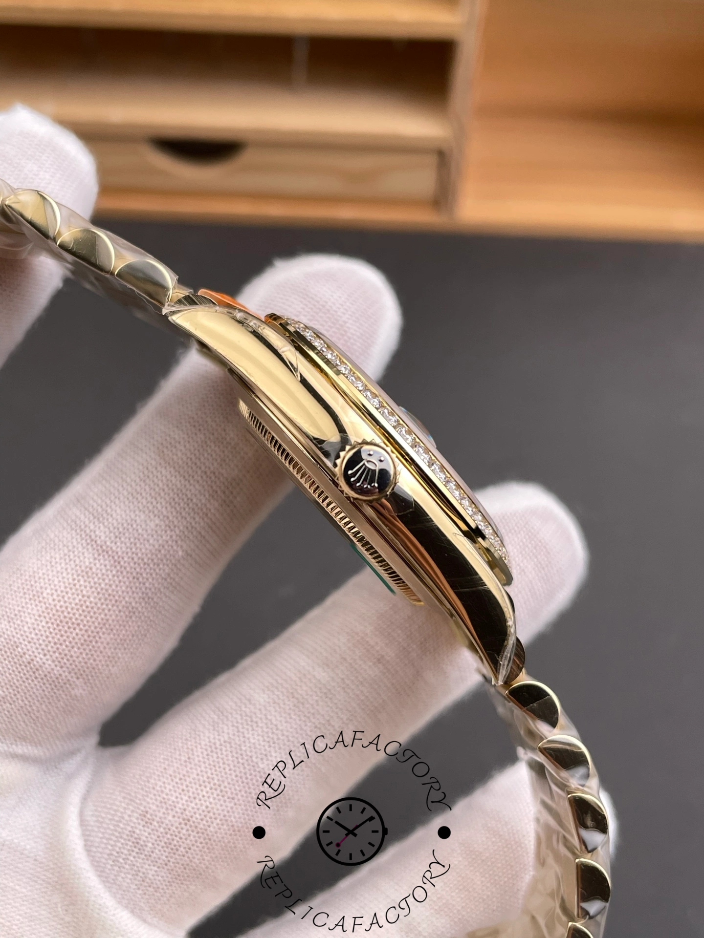 Rolex Day Date 40 18K Yellow Gold Green Dial Diamond Bezel M228348RBR 0040 Men's Watch