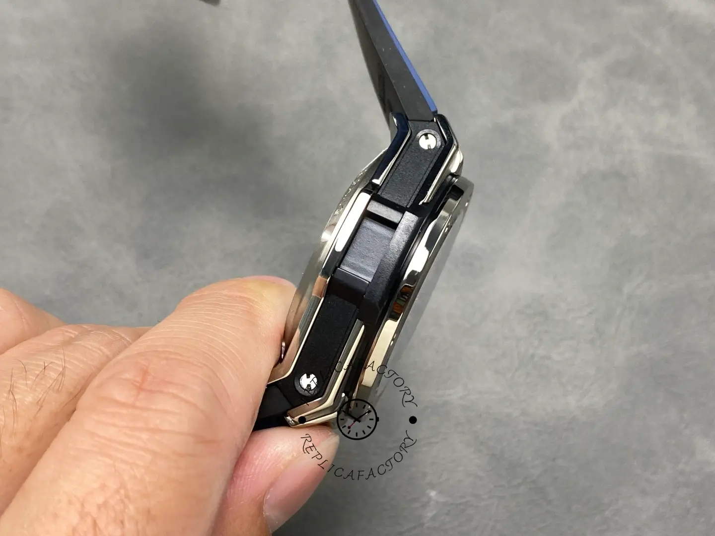 Side profile of Hublot Big Bang Unico 441.NX.5171.RX showing case thickness and titanium finish.