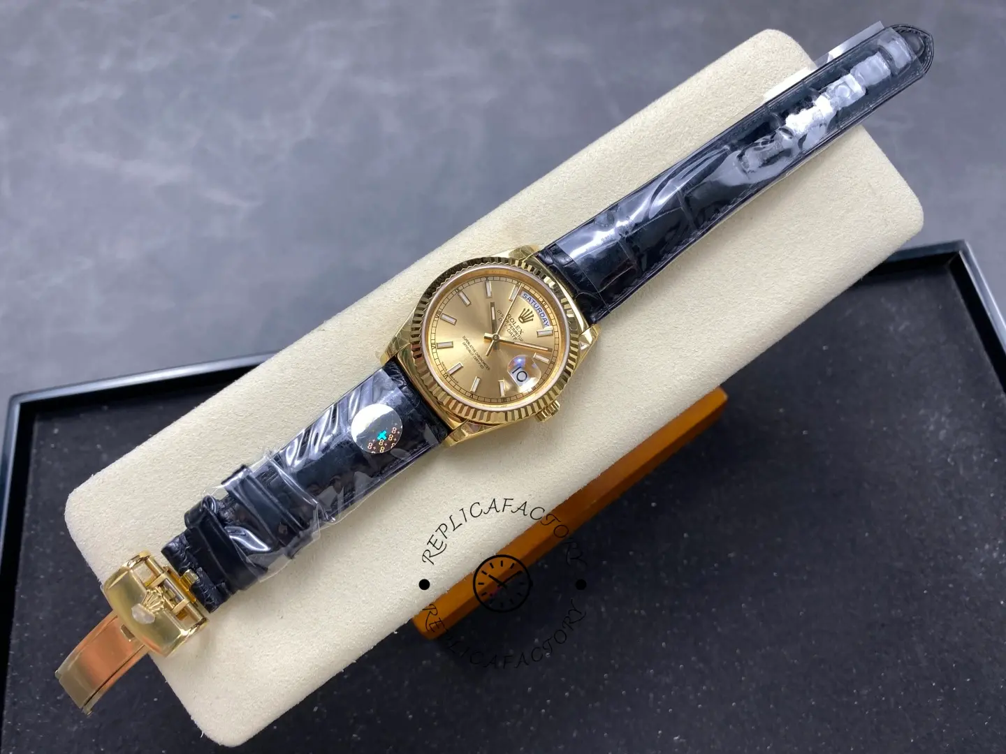1:1 Clone Rolex Day-Date Champagne Index Dial 36 Leather Strap 118138