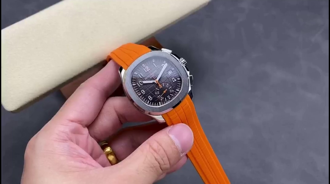 Replica Patek Philippe Aquanaut 5968A 001 Chronograph Orange Rubber 42mm - WatchesReplica.is