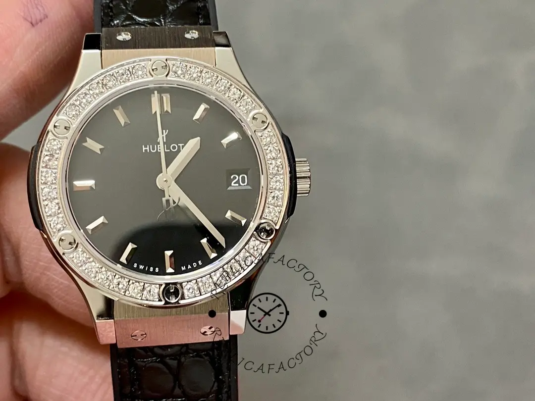 Hublot Classic Fusion 581.NX.1171.LR.1104 front view, black dial layout and diamond-set bezel sparkle.