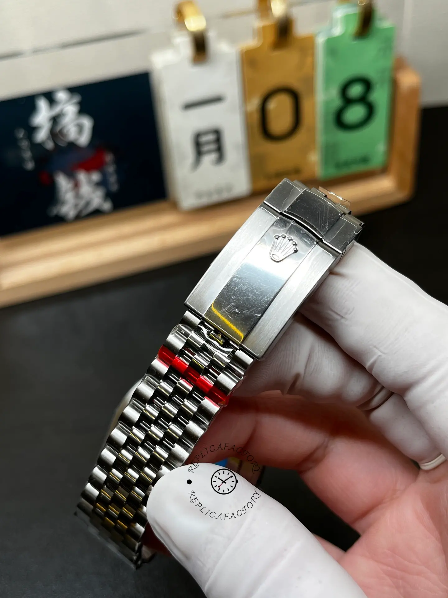 Clasp close-up of Rolex Datejust 126334-0014 showing Jubilee bracelet and crown logo clasp.