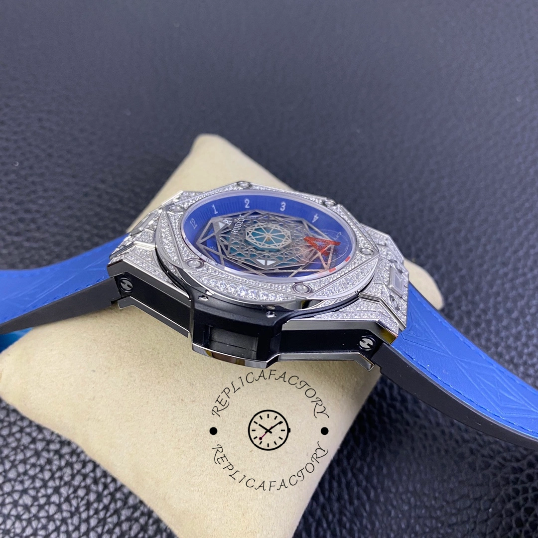Side profile of Hublot Big Bang Sang Bleu 415.NX.7179.VR.1704.MXM18, showing case thickness and crown.