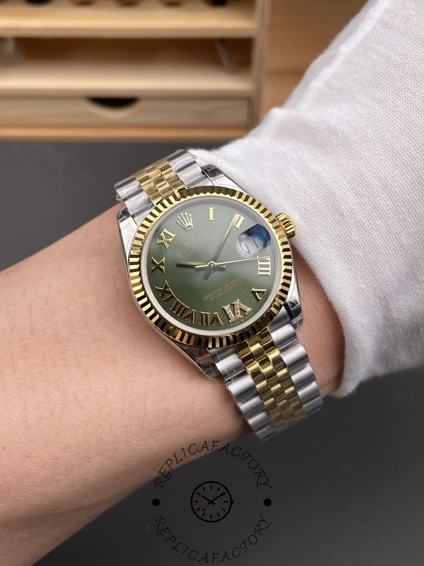 Rolex Datejust 31mm Stainless Steel and Yellow Gold 278273 0016 Green VI Roman Jubilee