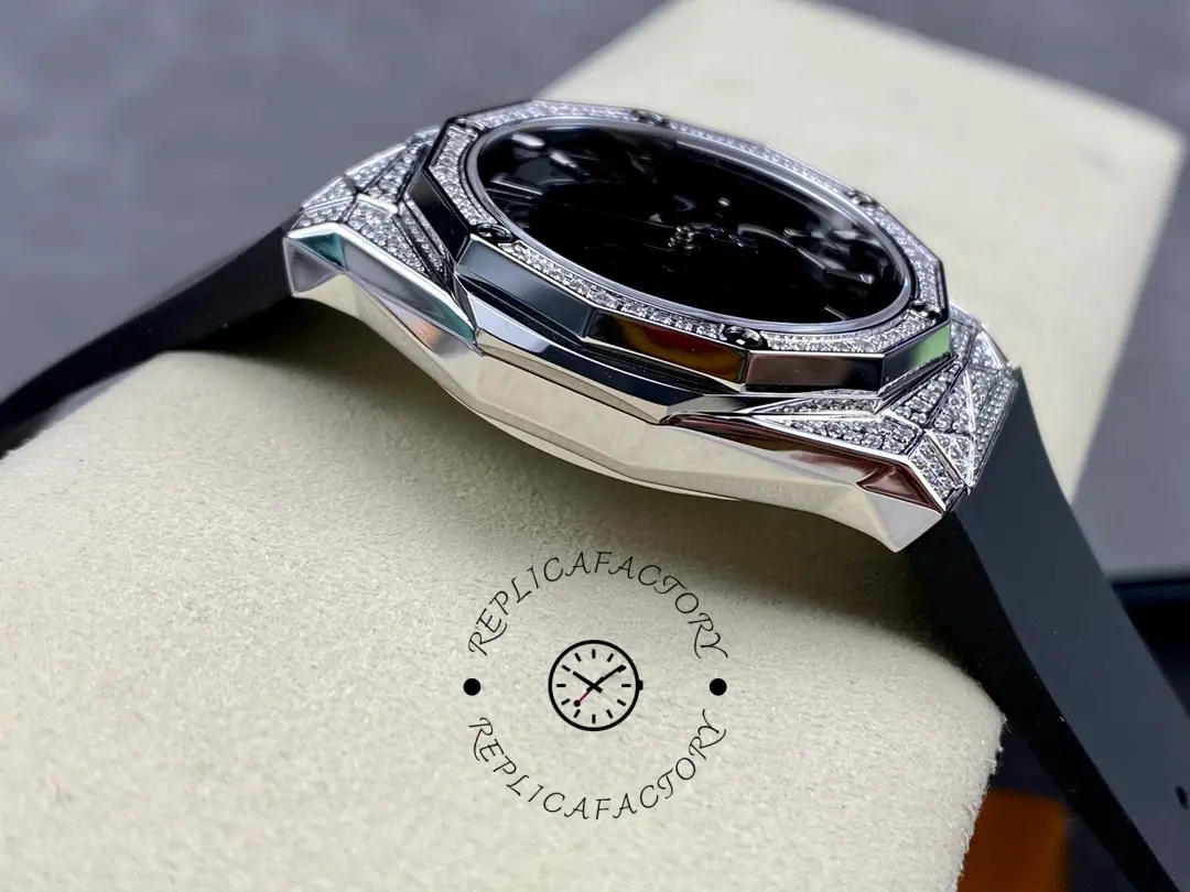 Side profile of Hublot Classic Fusion 550.NS.1800.RX.1604.ORL19 showing case thickness and polished edge.