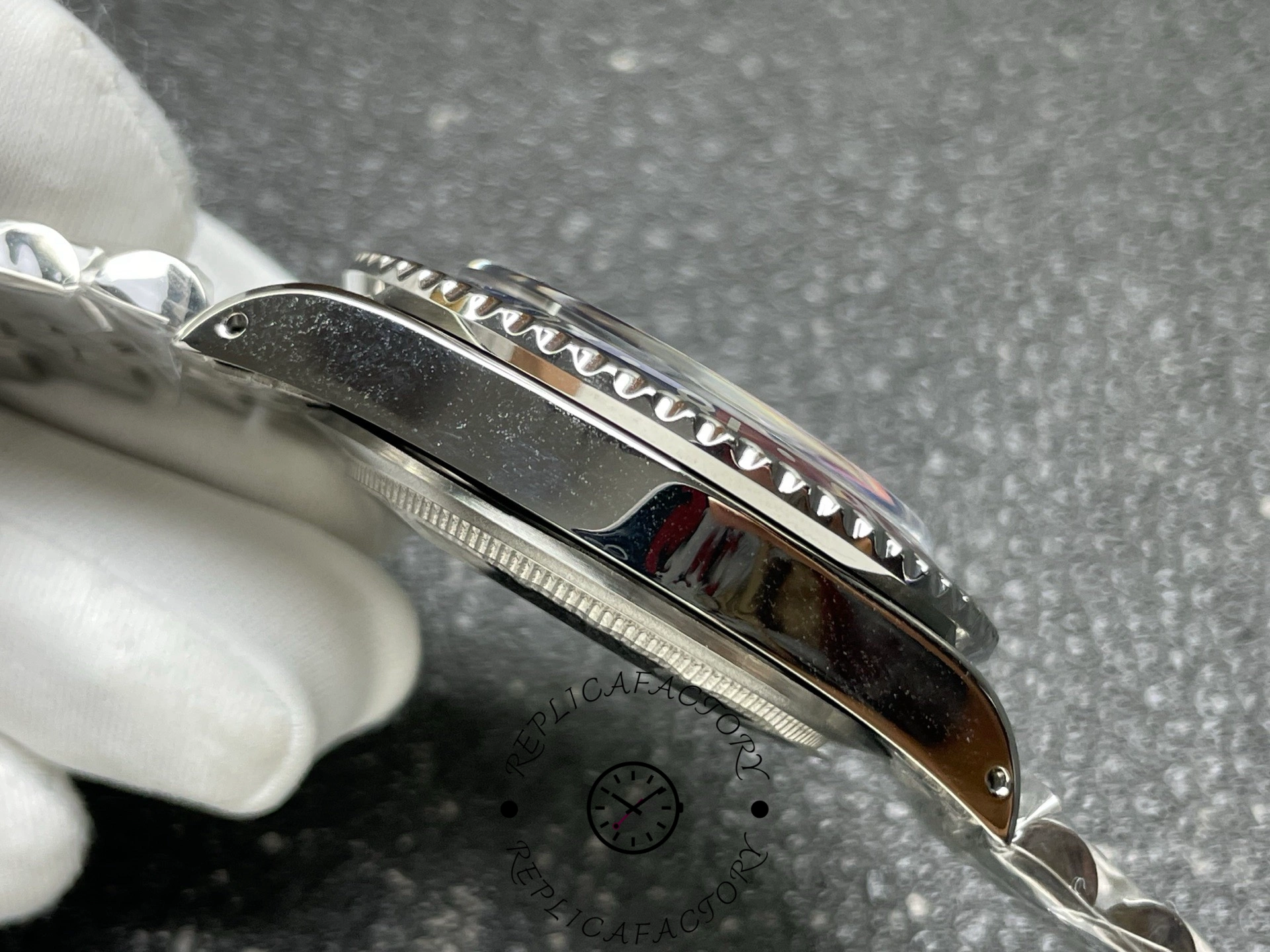 Rolex GMT-Master II Fat Lady Coke 16760 40mm Red Black Bezel