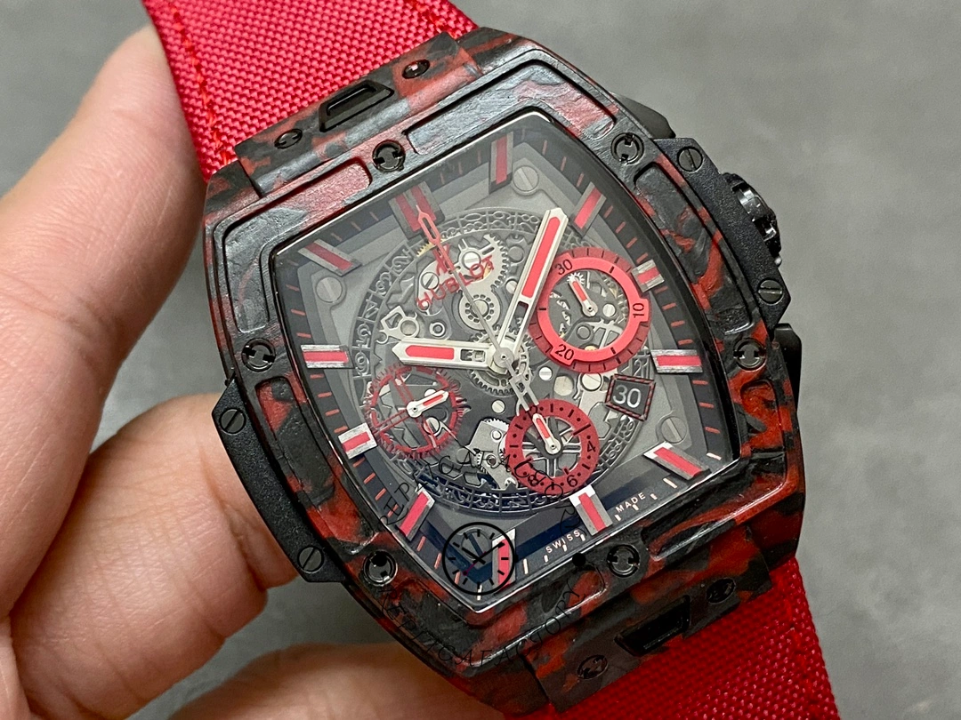 Hublot Big Bang 642.QV.0113.NR.CNY21 dial macro showing skeleton bridges and red accents.