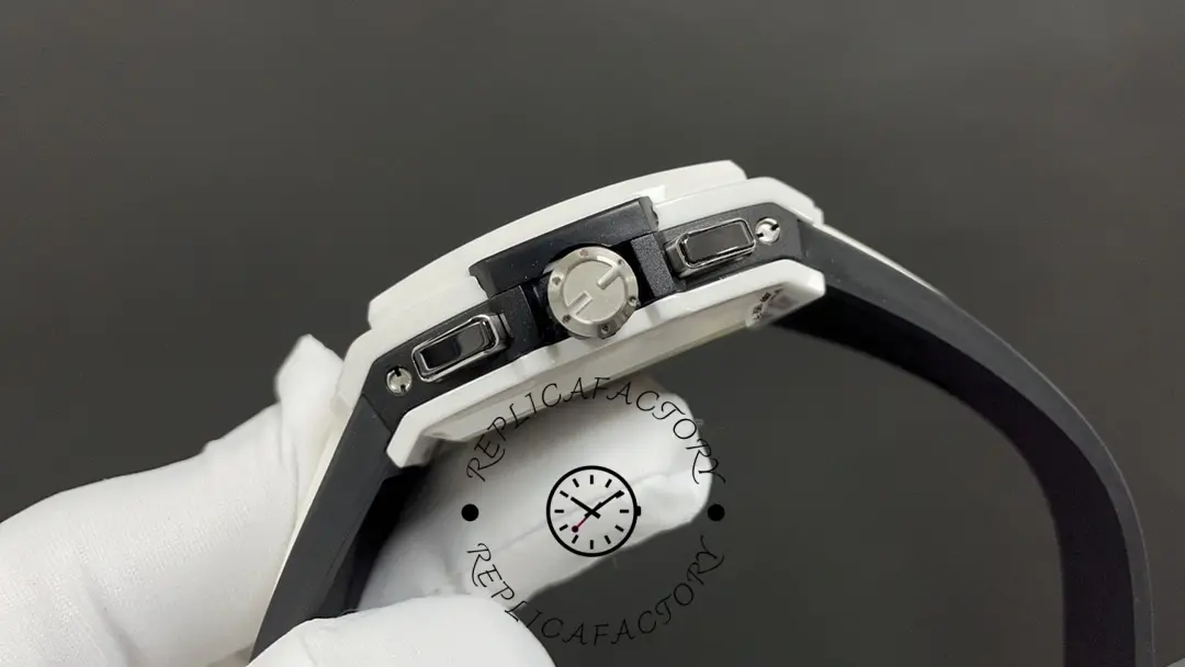 Crown-side view of Hublot Spirit of Big Bang 642.HX.0170.RX showing rubberized crown and pusher details.