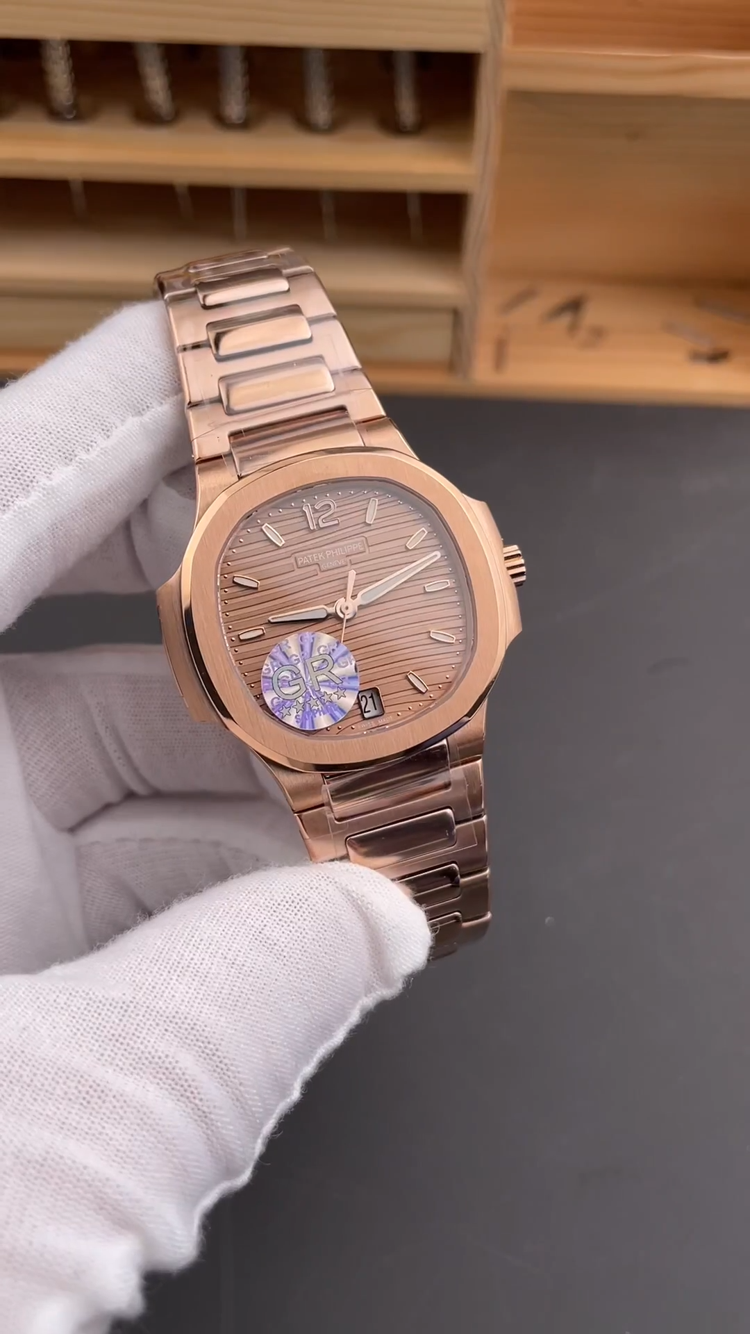 Replica Patek Philippe Nautilus 7118 1R 010 35.2mm