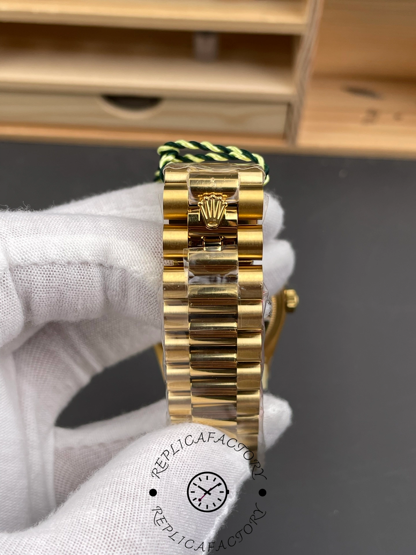 Rolex Day-Date 128238 Fluted Bezel Carnelian dial 36MM Unisex Replica Watch