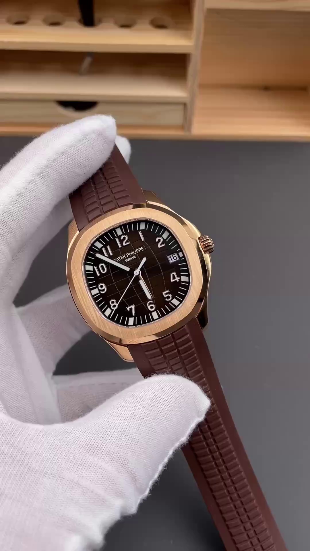 Replica Patek Philippe Aquanaut 5167R 001 40mm Mens Watch - Video