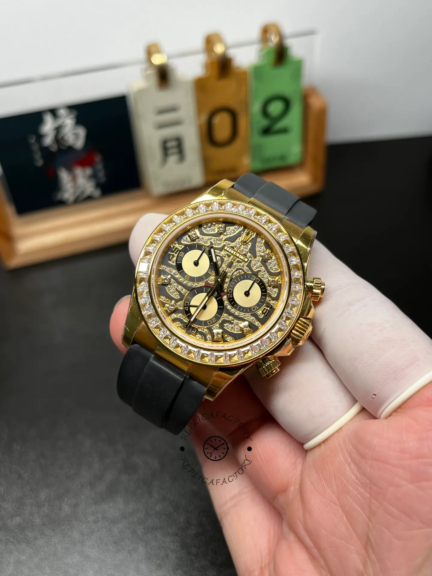Rolex Cosmograph Daytona 116588 Yellow Gold Black Rubber Strap 40mm Mens Replica Watch