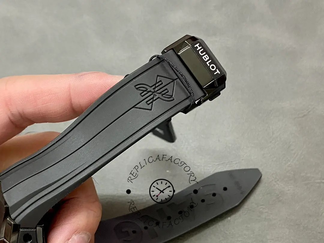 Clasp close-up of Hublot 648.CX.0114.RX.MXM23 showing Hublot clasp engraving and rubber strap end.