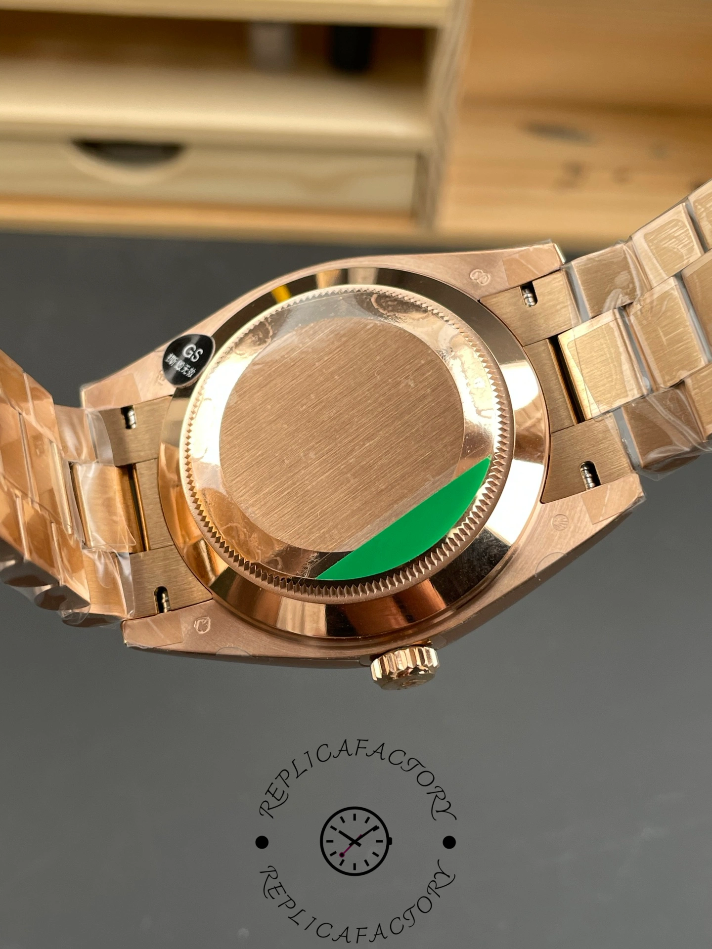 Rolex Day-Date 228235 Sundust Roman Numeral Dial Fluted Bezel 40mm Mens Replica Watch