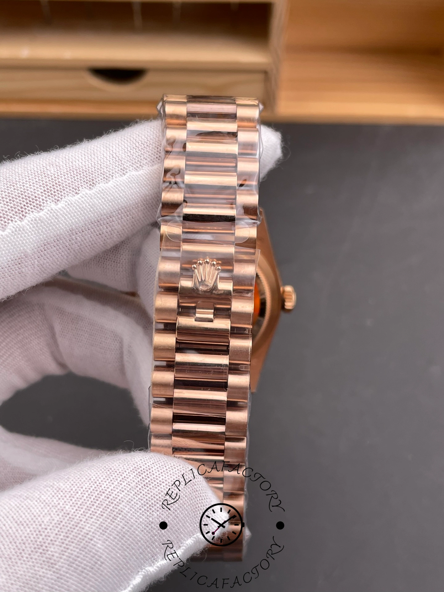 Rolex Day-Date 228235 Sundust Index Dial Fluted Bezel 40mm Mens Replica Watch