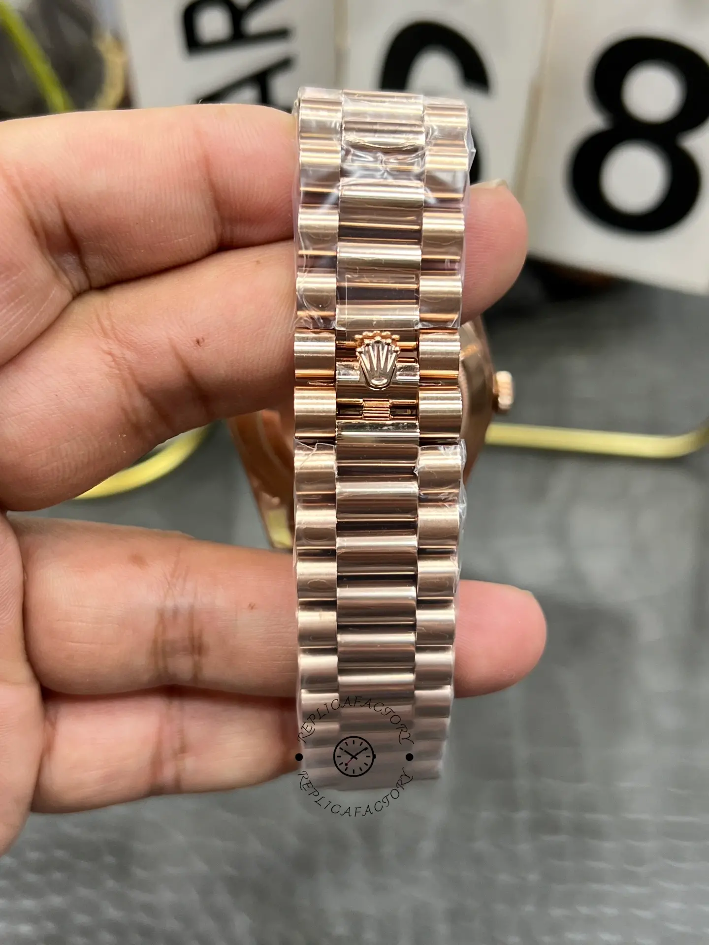 Rolex Day Date in 18 ct Everose Gold M228235 0055 40mm