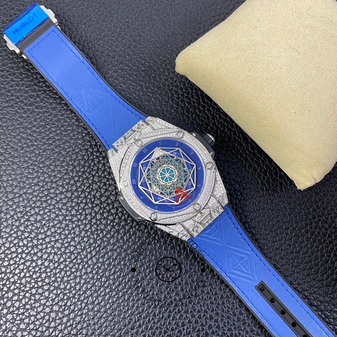 Hublot Big Bang Sang Bleu 415.NX.7179.VR.1704.MXM18 dial with strap laid out, showing full front proportions.