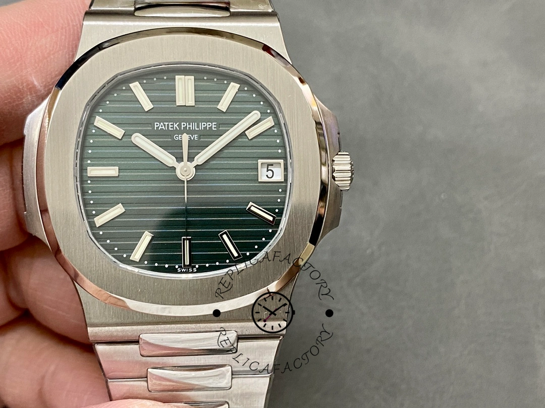Replica Patek Philippe Nautilus 5711 1A Green Dial 40mm Mens Watch