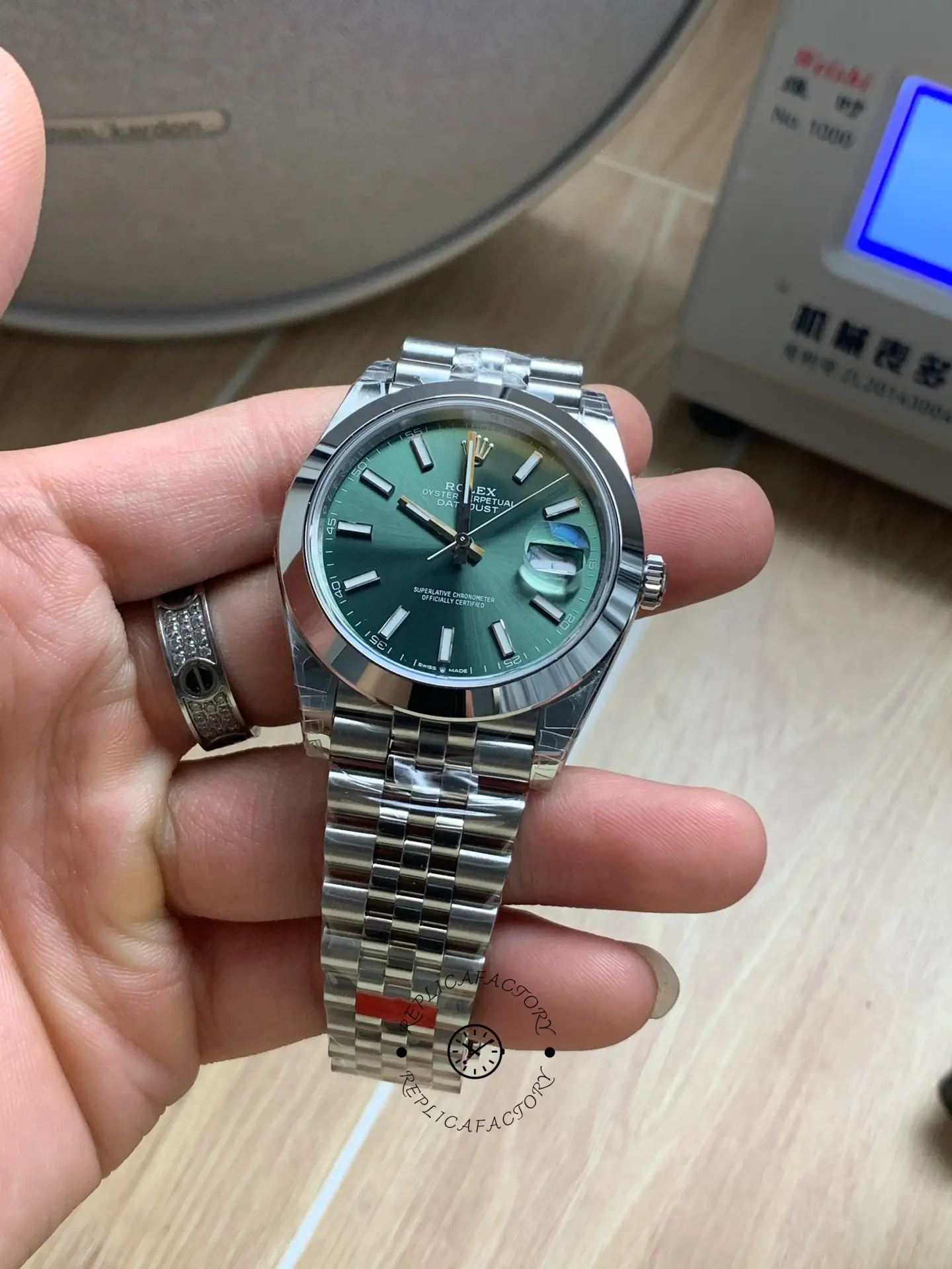Rolex DateJust 41mm m126300 0020 Oystersteel Jubilee Mint Green Dial