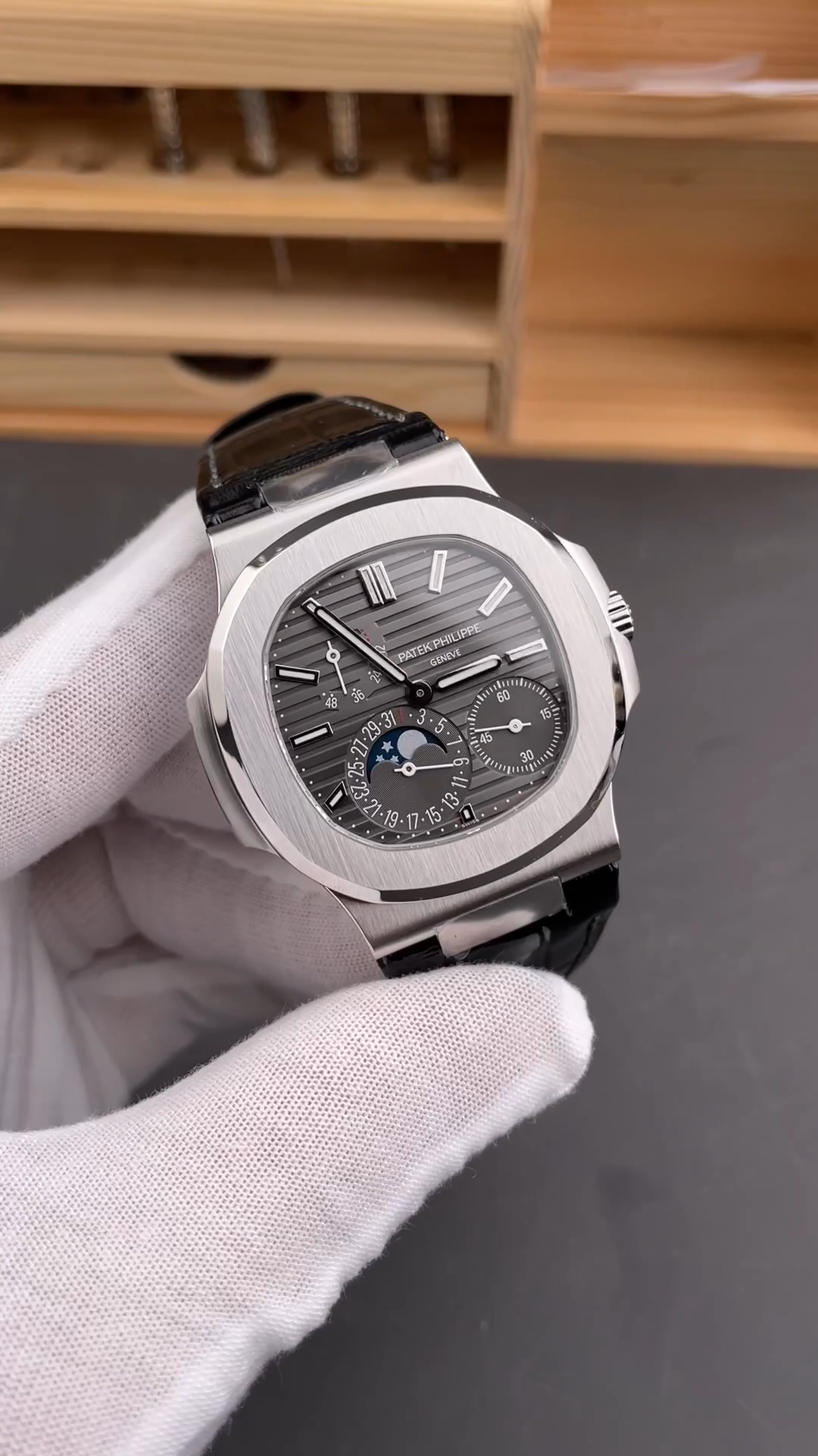 Replica Patek Philippe Nautilus 5712G 001 40mm Mens Watch