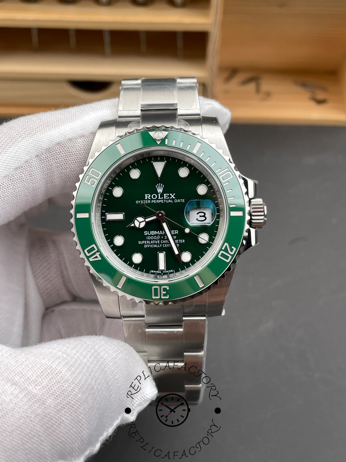Rolex Submariner Date 116610LV Stainless Steel Oyster 40MM Green Dial Mens Replica Watch