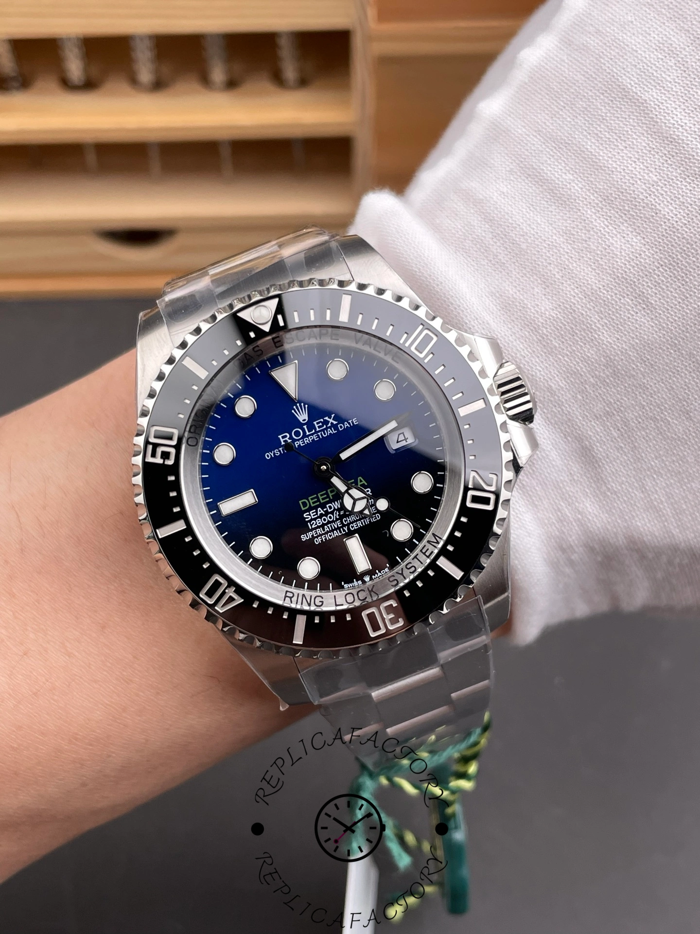 Rolex Sea-Dweller Deepsea 136660 0005 Stainless Steel Black Blue Dial 44MM Mens Replica Watch