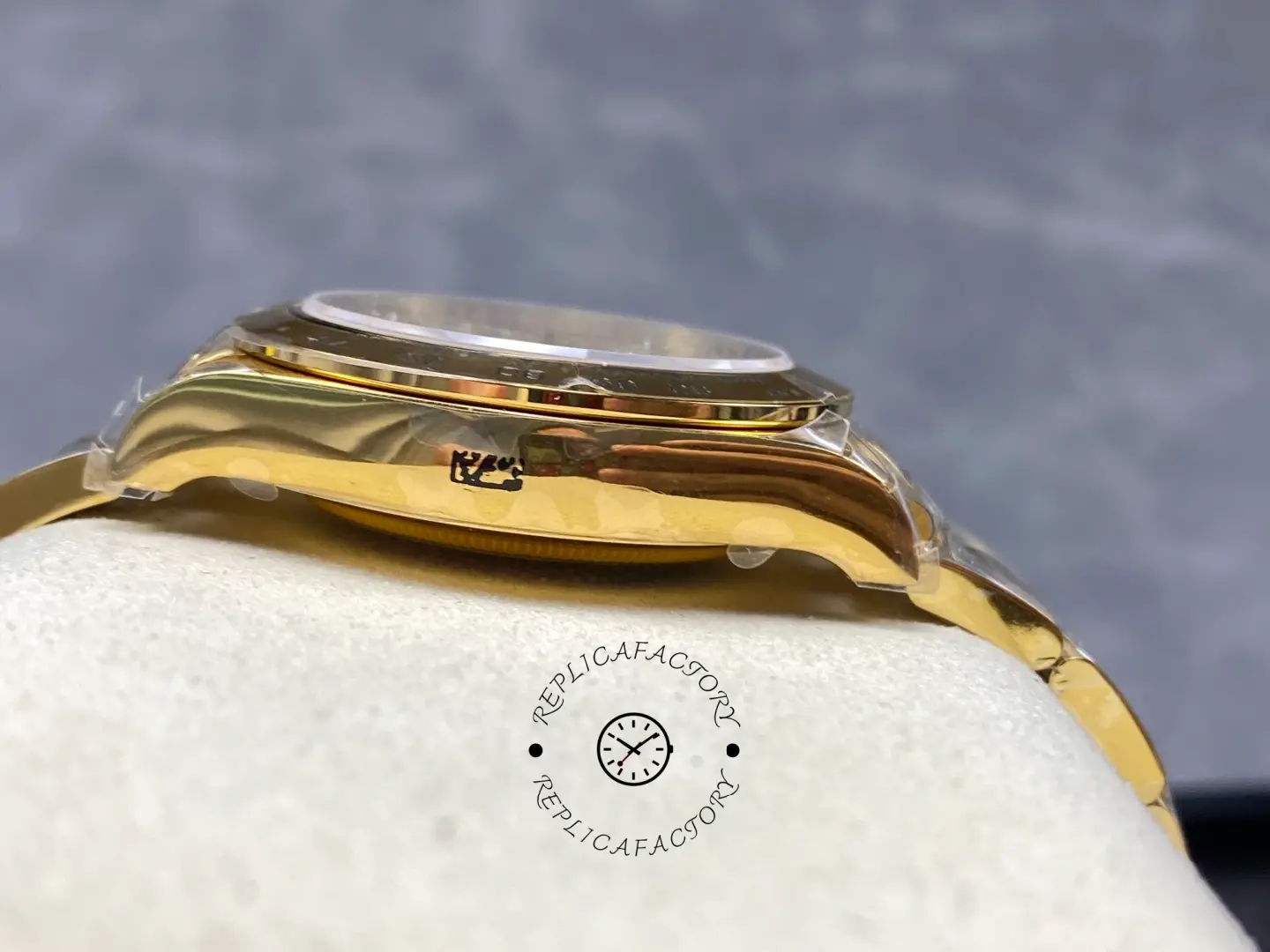 Rolex Daytona 116528 Yellow Gold Mother of Pearl Diamond Dial 40mm Mens Replica Watch