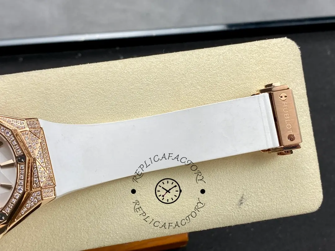 Hublot Classic Fusion 550.OS.2200.RW.1604.ORL20 40mm