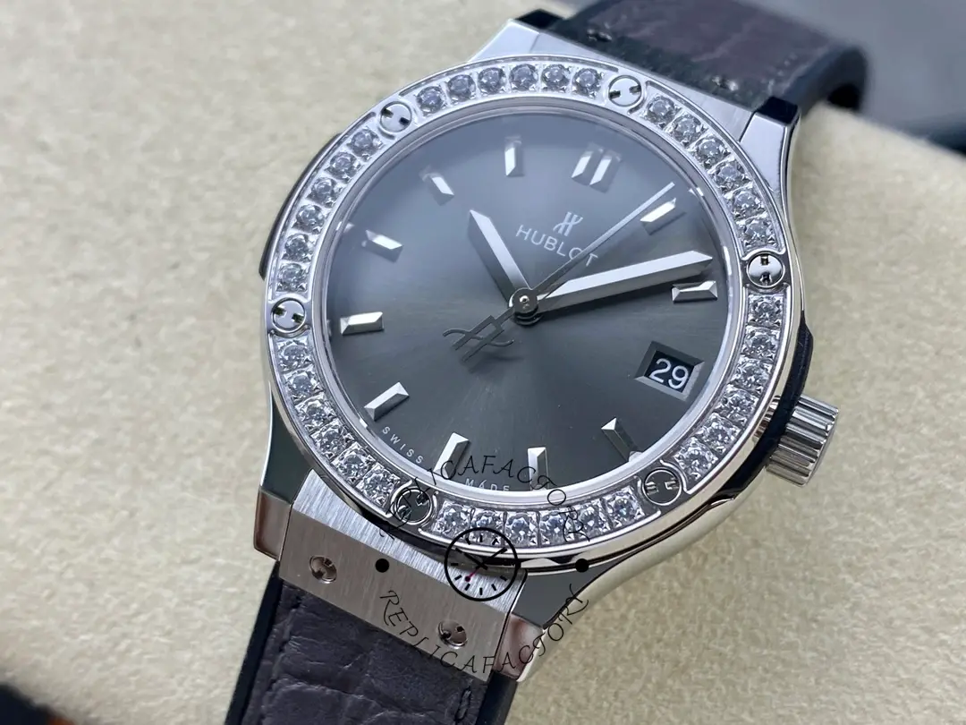 Hublot Classic Fusion 581.NX.7071.LR.1104 33mm Grey Lady Replica Watch