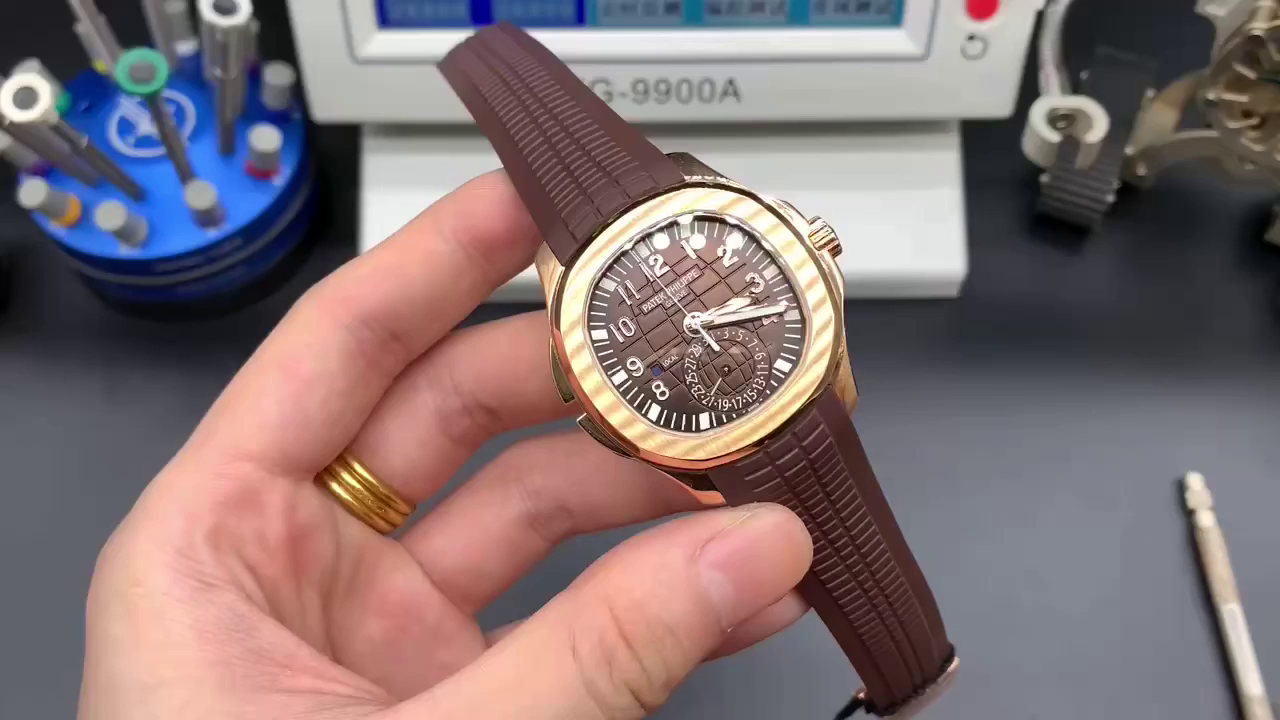 Video of the Patek Philippe Aquanaut 5164R-001 shown in hand, highlighting the rose-gold case. - Video