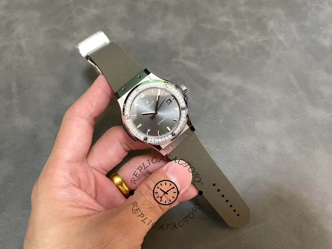 Hublot Classic Fusion Replica 38 Titanium Diamond-Set 565.NX.7071.RX.1204