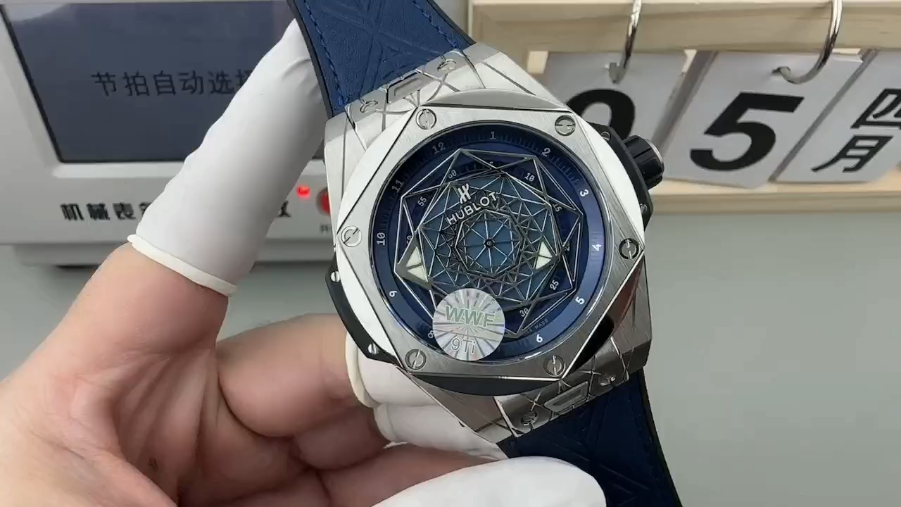 Hublot Replica Big Bang Sang Bleu 415.NX.7179.VR.MXM18 Titanium 45mm - Video