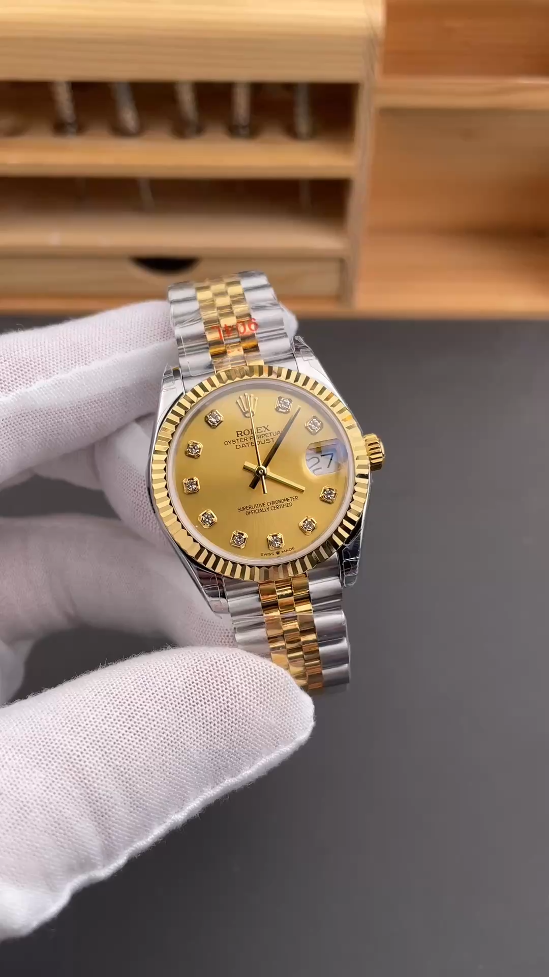 Rolex Datejust 126233 Champagne Diamond Dial Fluted Bezel 36MM Unisex Replica Watch