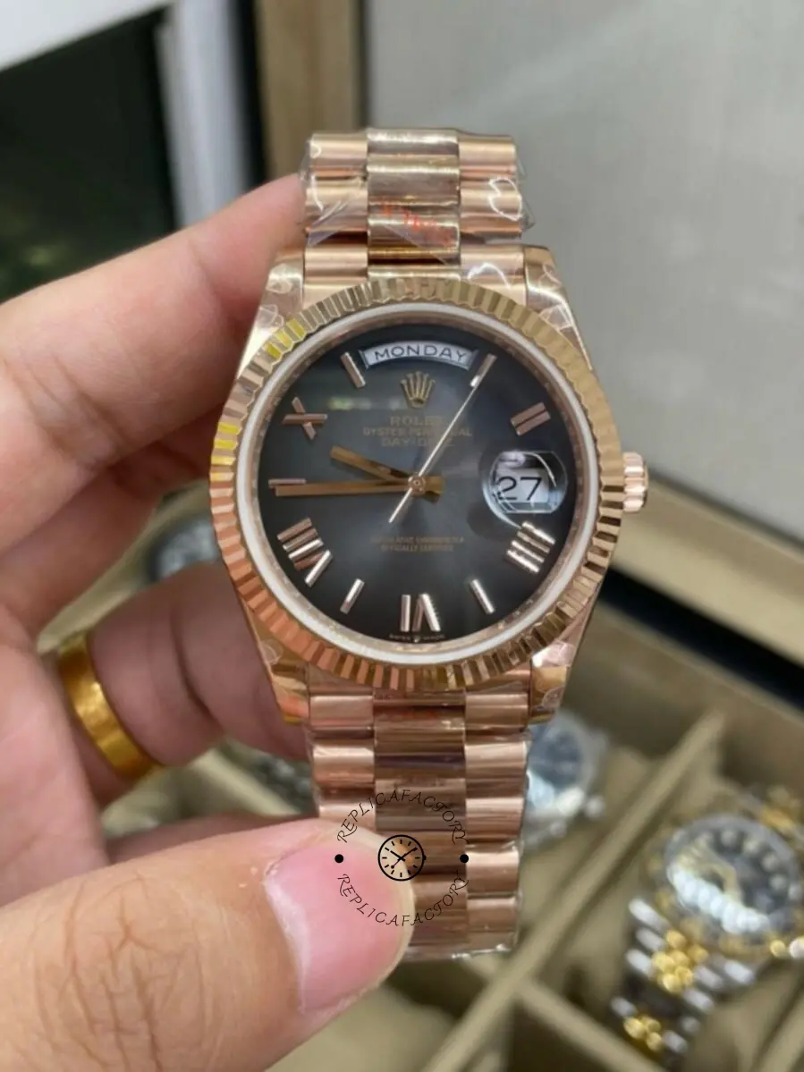 Rolex Day Date in 18 ct Everose Gold M228235 0055 40mm