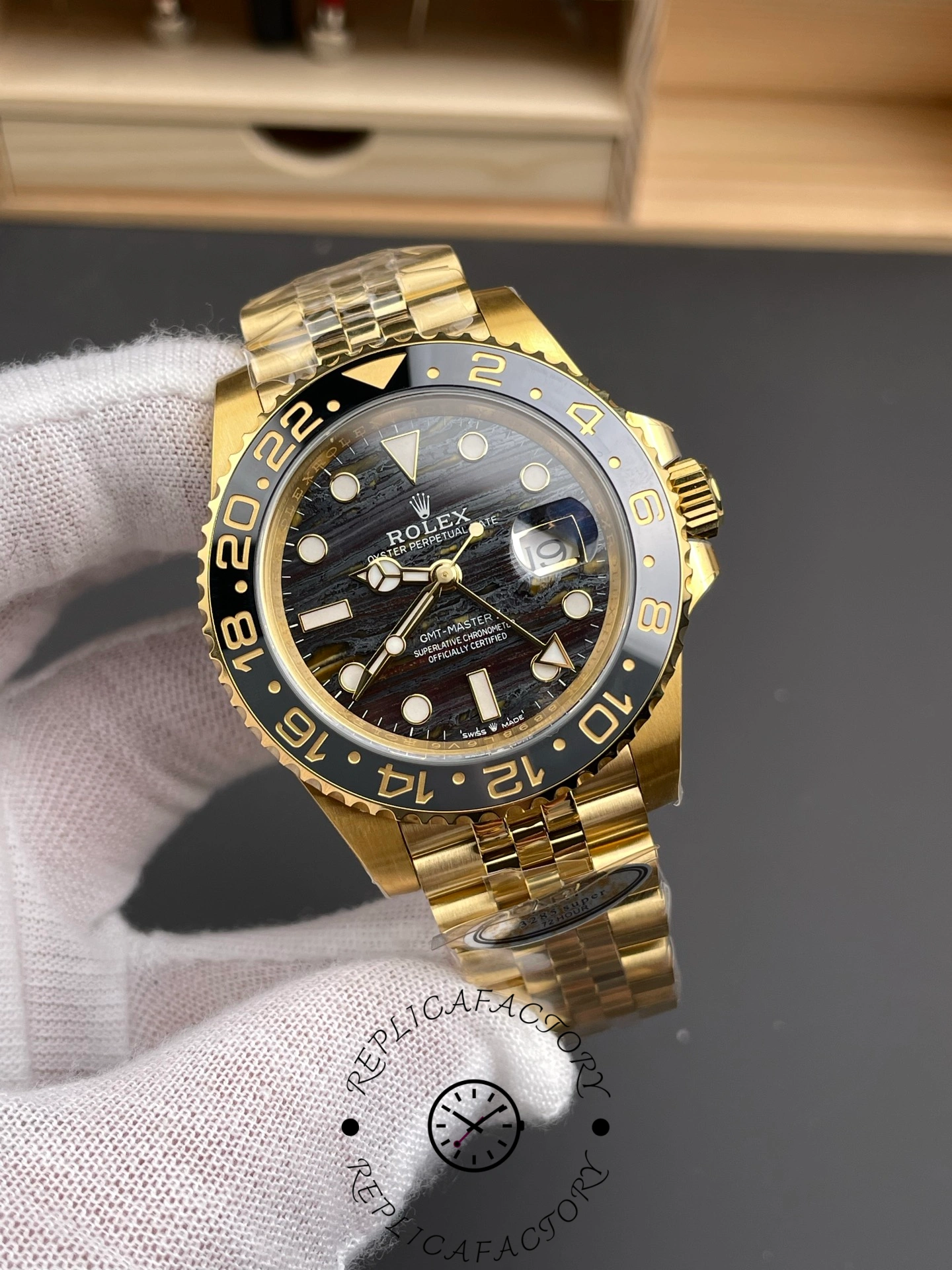 2025 Rolex GMT Master II 18 kt Yellow Gold m126718grnr 0002 40 mm Replica