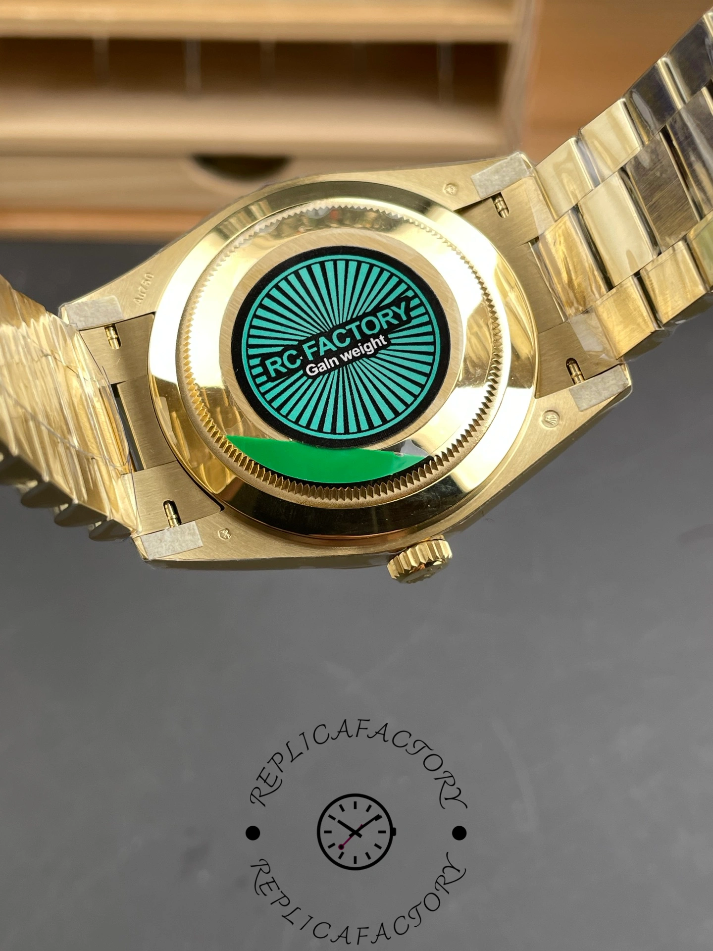 Rolex Day-Date 228238 Champagne Diamond Dial Fluted Bezel 40mm Mens Replica Watch
