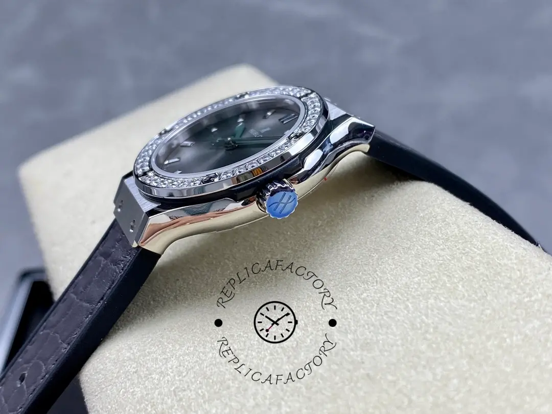 Hublot Classic Fusion 581.NX.7071.LR.1104 33mm Grey Lady Replica Watch
