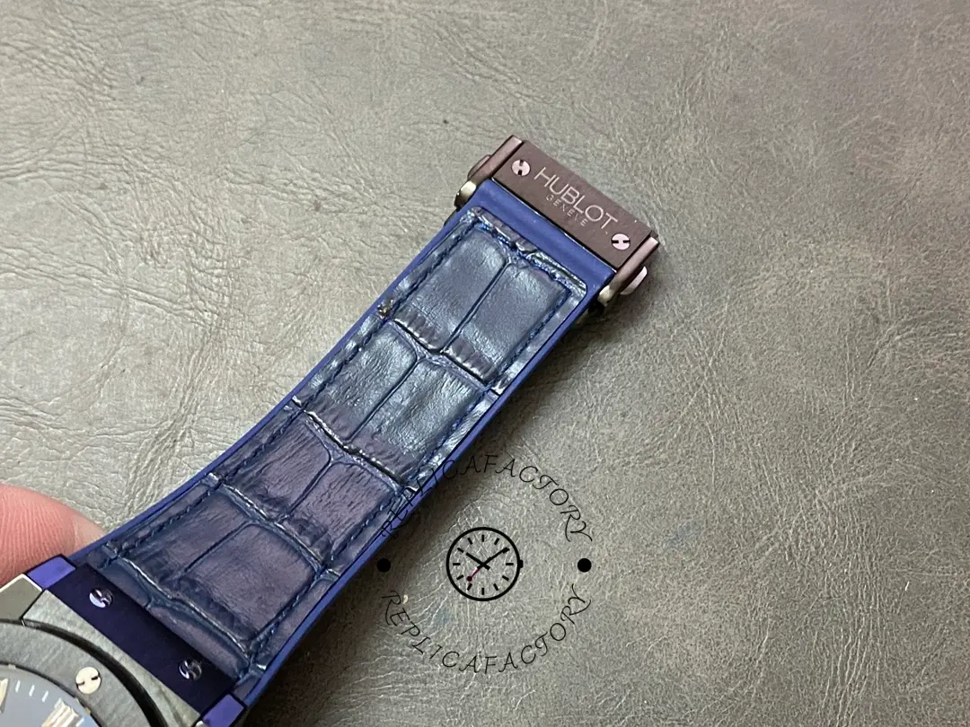 Clasp close-up of Hublot 521.CM.7170.LR showing deployant clasp with engraved branding.