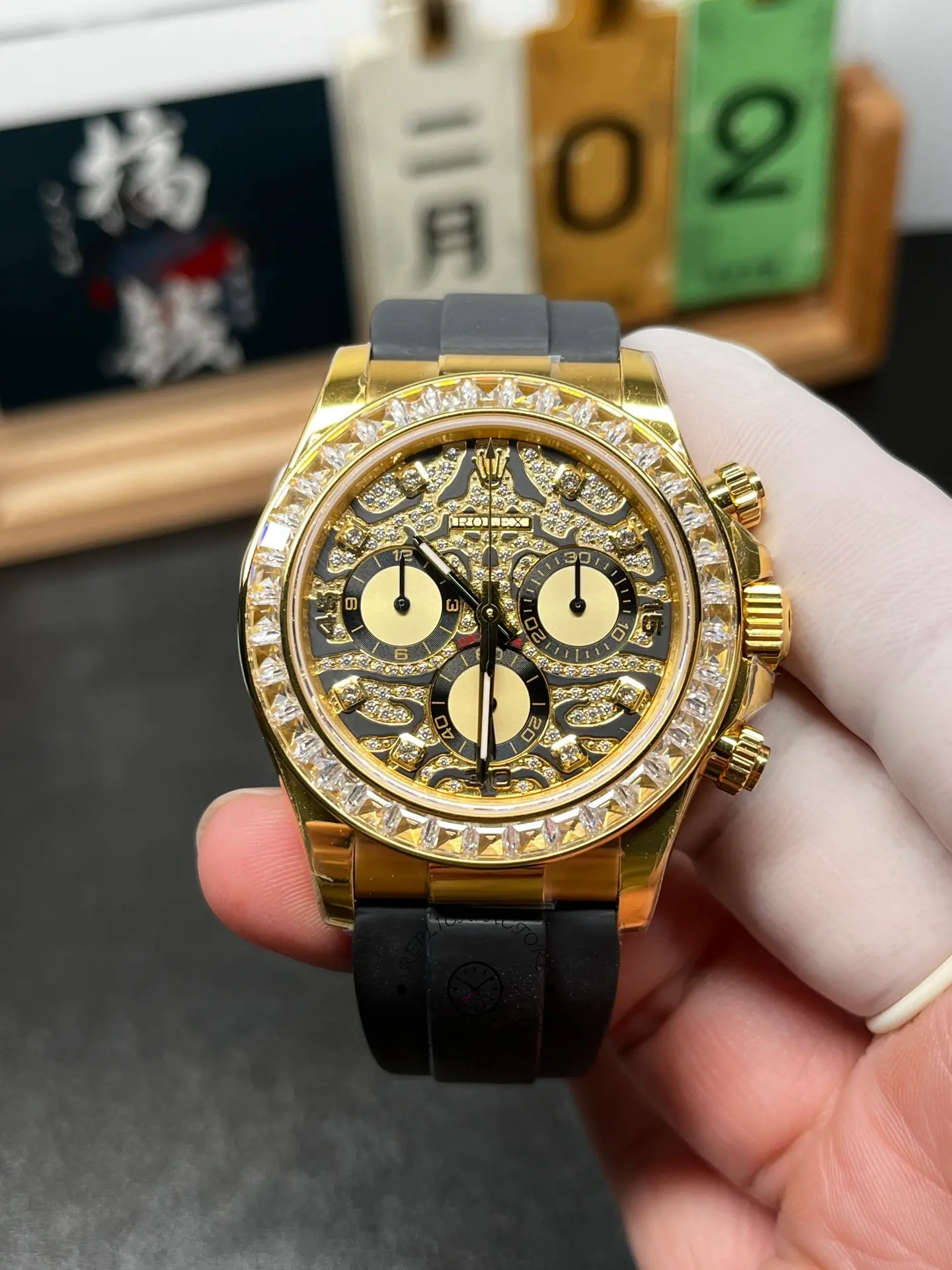 Rolex Cosmograph Daytona 116588 Yellow Gold Black Rubber Strap 40mm Mens Replica Watch