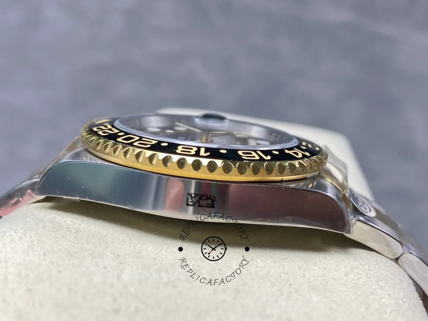 Rolex GMT-Master II 116713LN stainless steel case Black Dial 40mm Mens Replica Watch