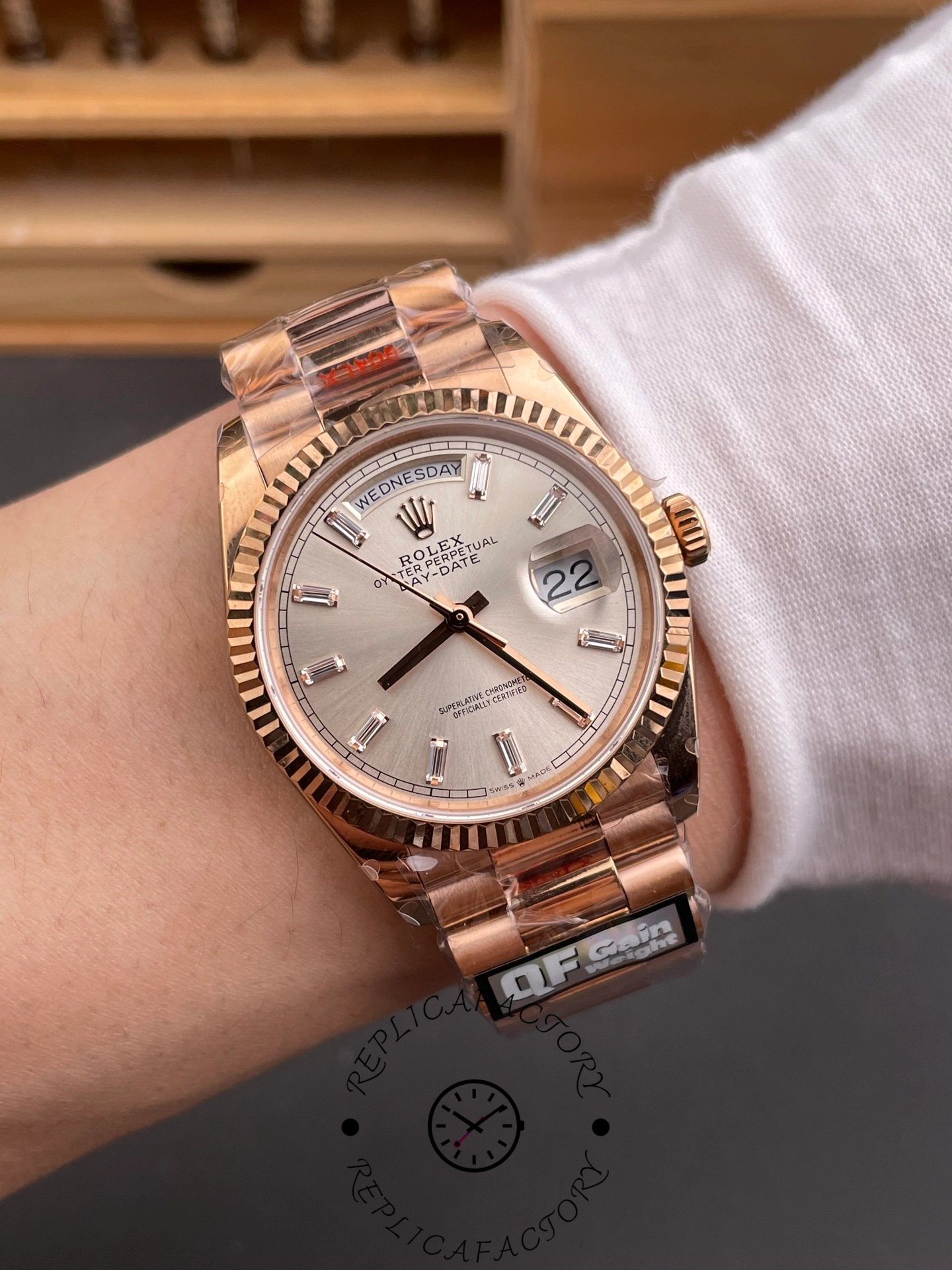Rolex Day-Date 228235 Sundust Index Dial Fluted Bezel 40mm Mens Replica Watch
