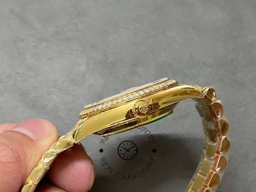 Rolex Day-Date 40 18K Yellow Gold Diamond Paved Dial Diamond m228348rbr 0037