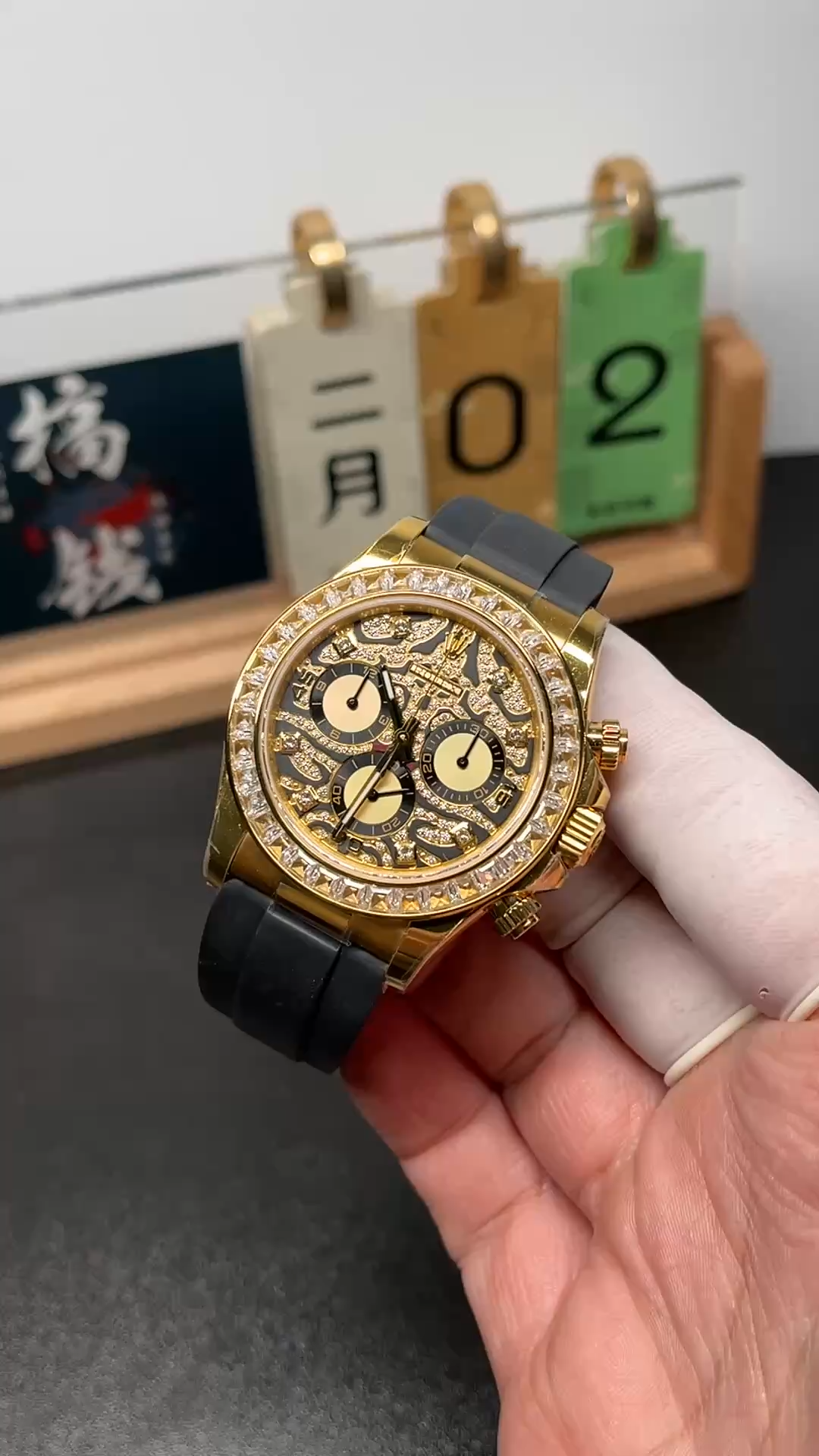 Rolex Cosmograph Daytona 116588 Yellow Gold Black Rubber Strap 40mm Mens Replica Watch